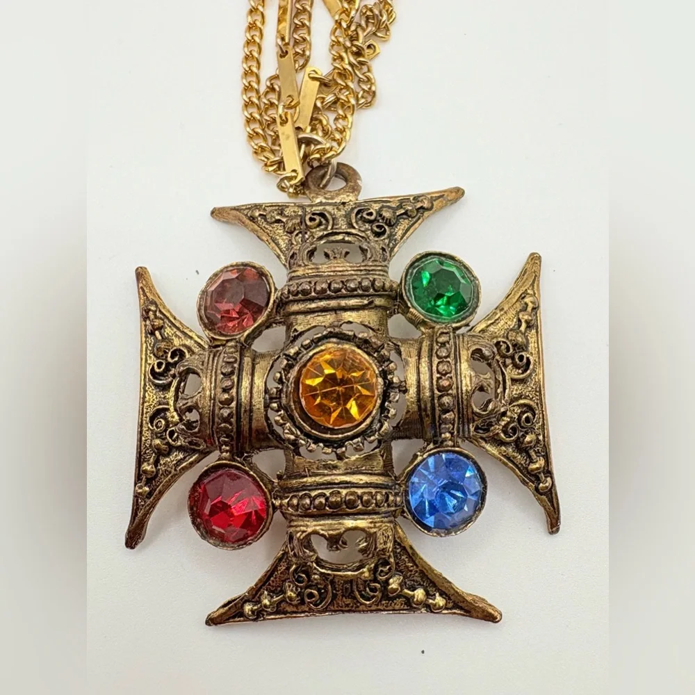 [SOLD] Vintage Gold Tone Multi Color Rhinestone Maltese Cross Pendant Necklace - Picture 4 of 9